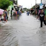 Banjir Melanda Solo Setelah Diguyur Hujan Deras, Aktivitas Warga Terganggu