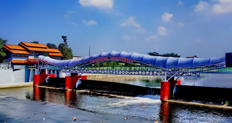 Taman Bendung Tirtonadi Solo Jadi Magnet Wisata, Pedagang Kaki Lima Ikut Meraup Rezeki