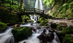 Grojogan Sewu Tawangmangu, Surga Wisata Air Terjun yang Wajib Dikunjungi Saat ke Solo Raya