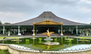 Menelusuri Istana Mangkunegaran, Jejak Kerajaan yang Masih Hidup di Kota Solo