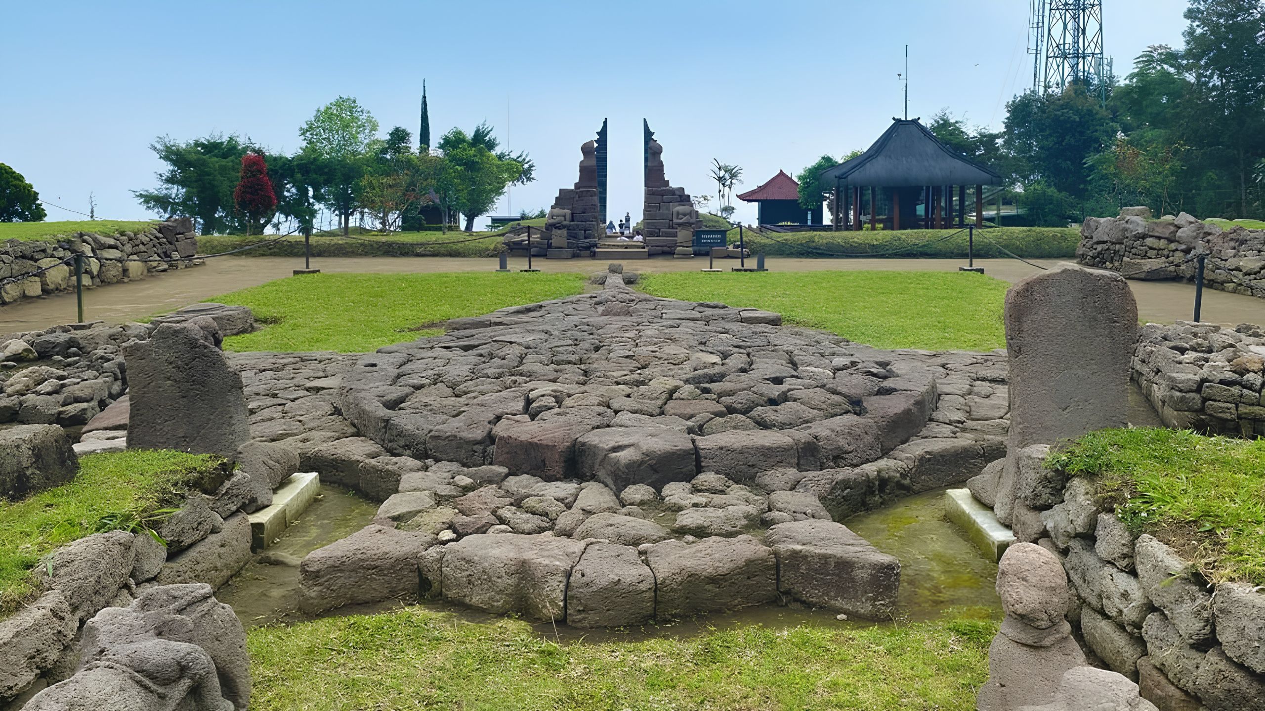Jejak Sejarah Candi Cetho di Masa Akhir Kerajaan Majapahit