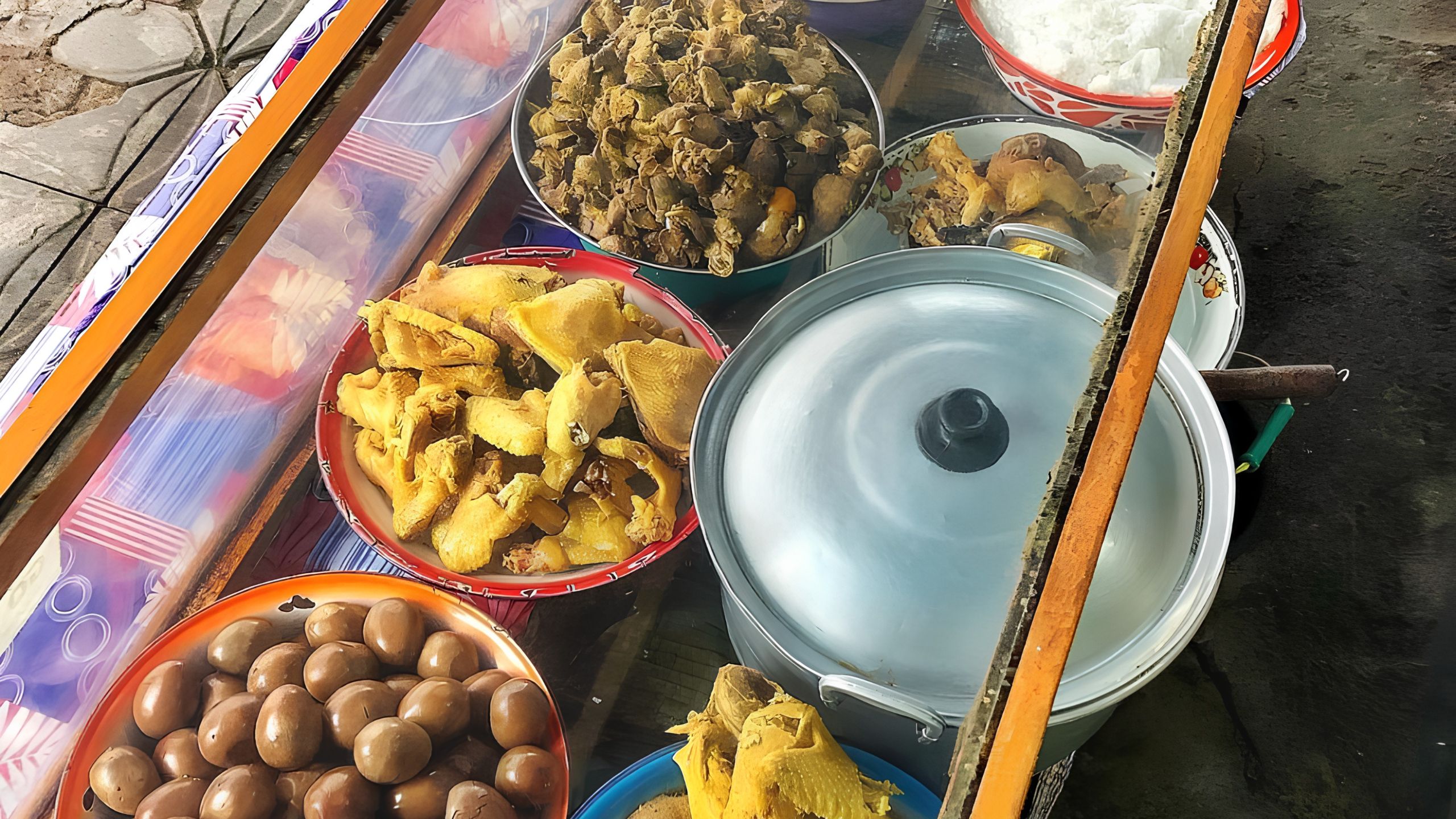Nasi Liwet Bu Wongso Lemu, Pilihan Kuliner yang Melengkapi Perjalanan di Solo