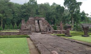 Candi Sukuh, Destinasi Bersejarah dengan Panorama Alam yang Memesona