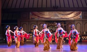 Tari Gambyong Khas Surakarta: Sejarah, Filosofi, dan Pesona Gerakannya