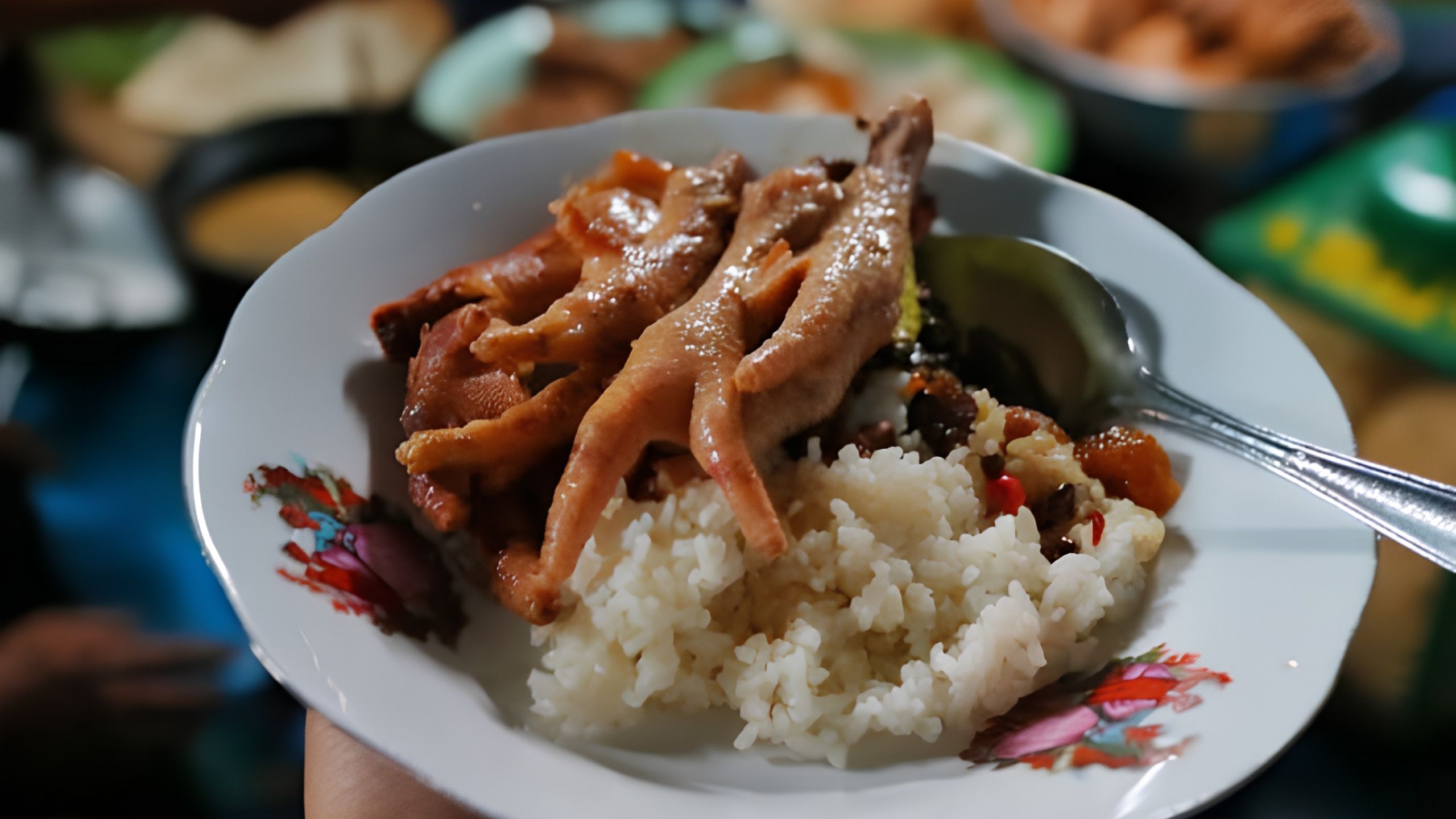 Sensasi Berburu Kuliner Saat Kota Mulai Sepi
