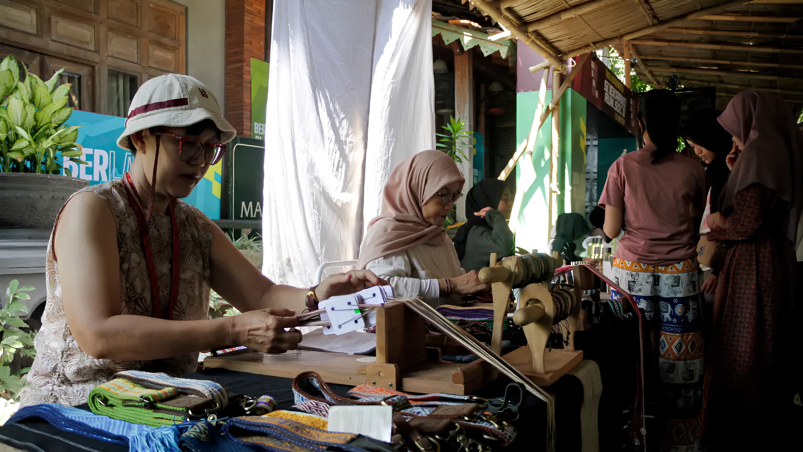 Etalase Produk Lokal Menjadi Wadah Promosi UMKM
