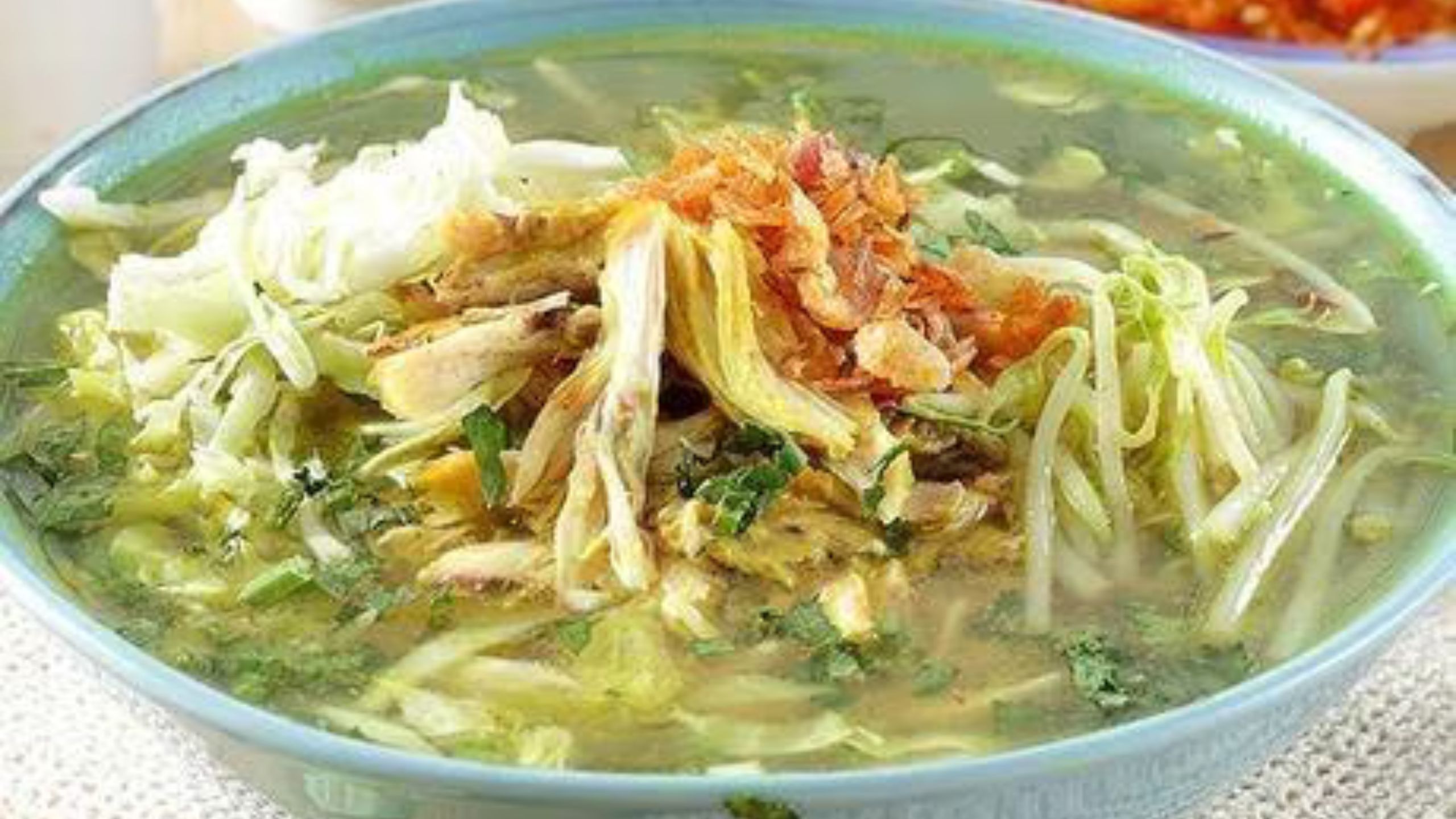 Sensasi Menikmati Soto Hangat di Tengah Malam