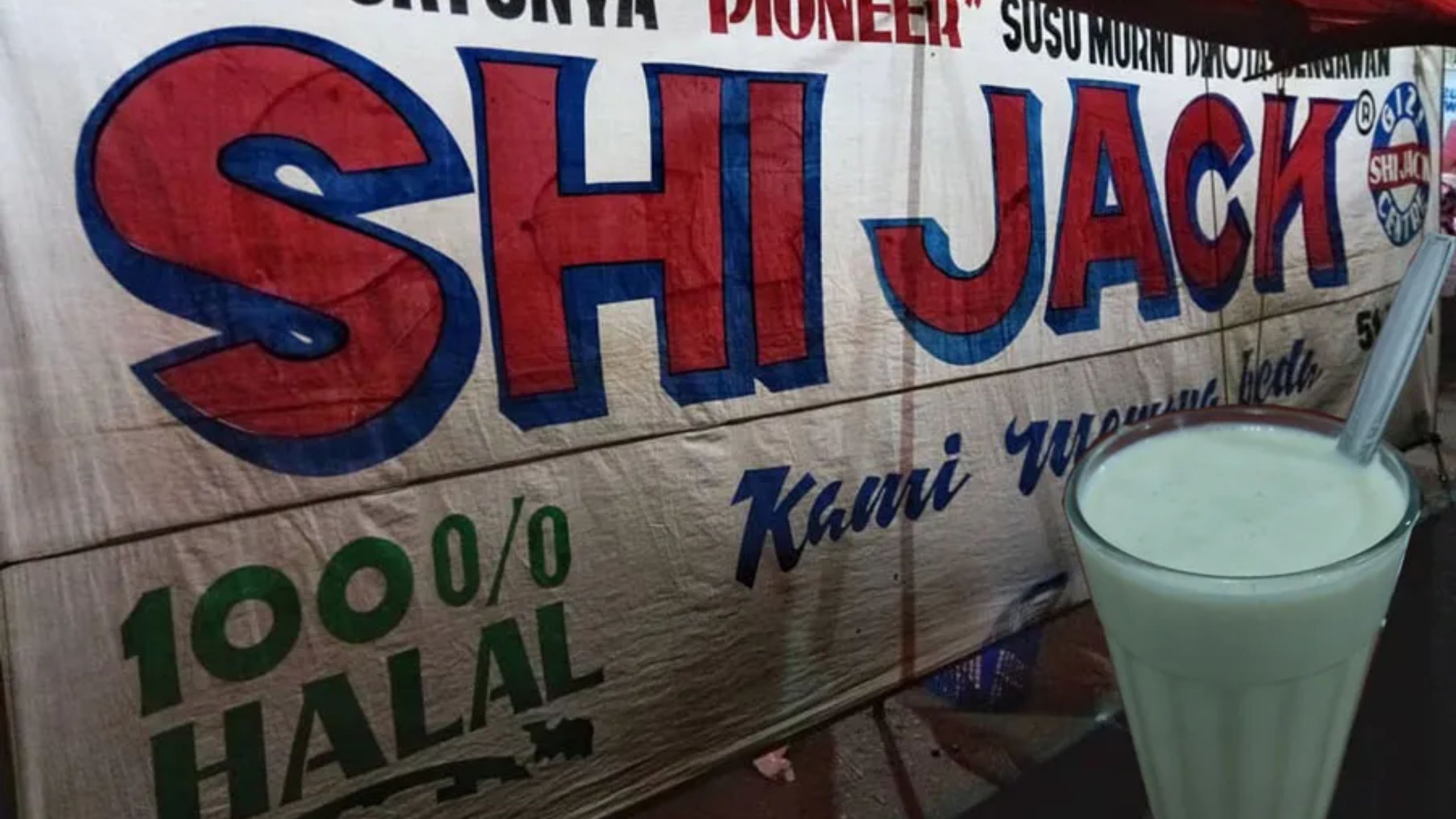 Menikmati Hangatnya Susu Segar Shi Jack di Kota Solo