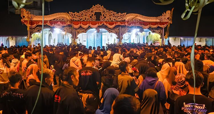 Tradisi Kirab Pusaka Malam 1 Suro, Daya Tarik Budaya yang Melekat di Solo
