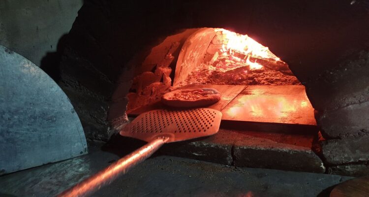 Pizza Tungku Makutha Sukses Menghidupkan Kenangan Masa Kecil Tiara