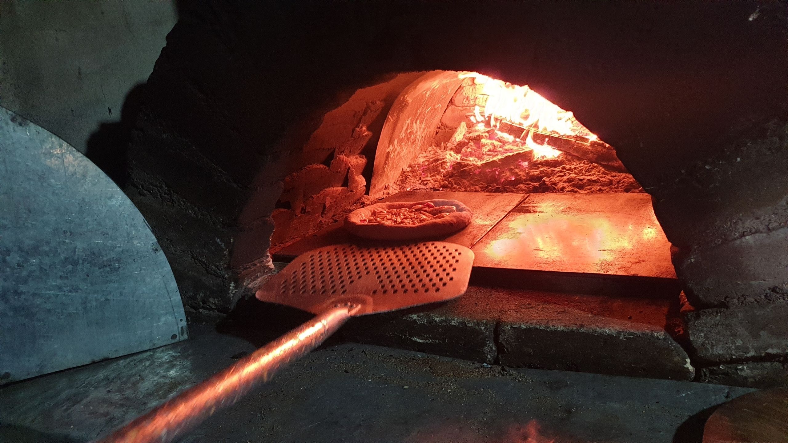 Pizza Tungku Makutha Sukses Menghidupkan Kenangan Masa Kecil Tiara