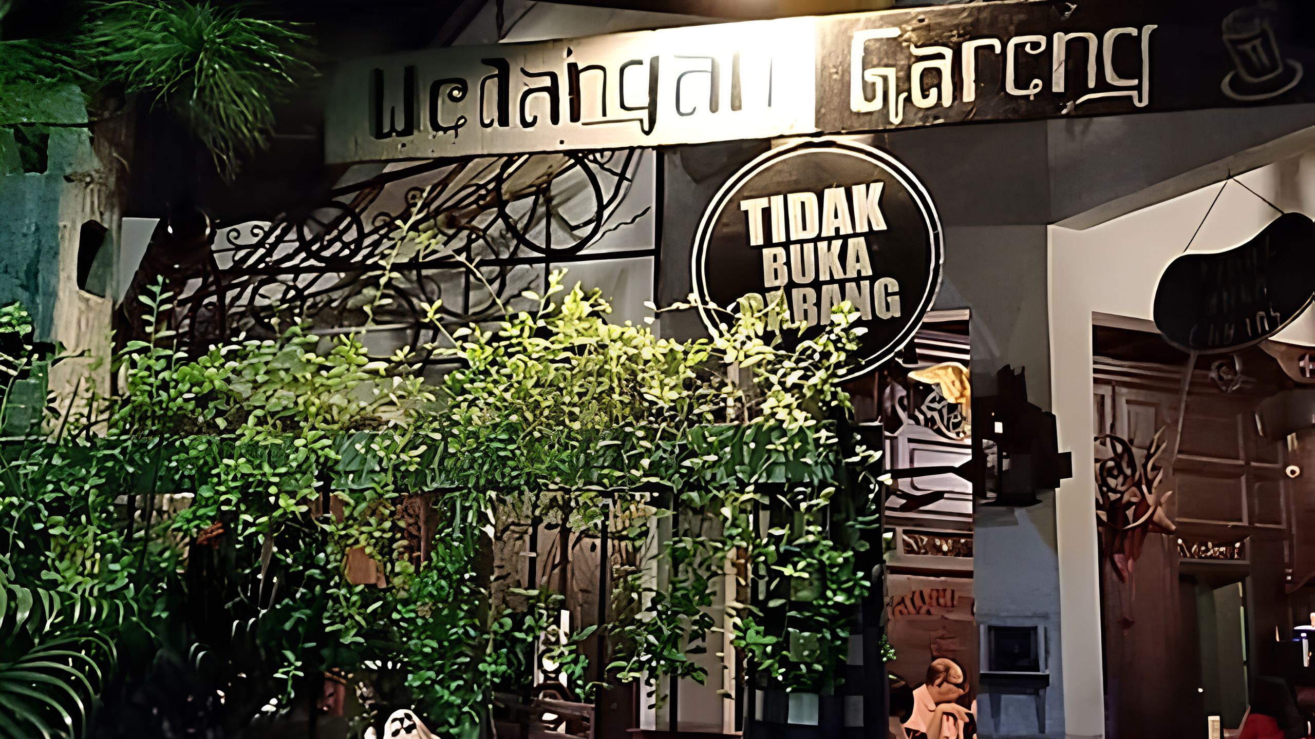 Hangatnya Suasana Wedangan Gareng di Tengah Kota Solo