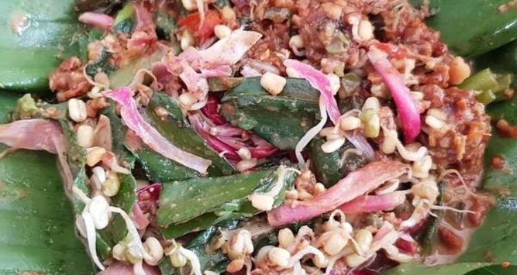 Pecel Gendar Solo, Perpaduan Sayuran Segar dan Bumbu Kacang Lezat