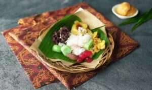 Lenjongan, Jajanan Tradisional Solo yang Kaya Warna dan Rasa
