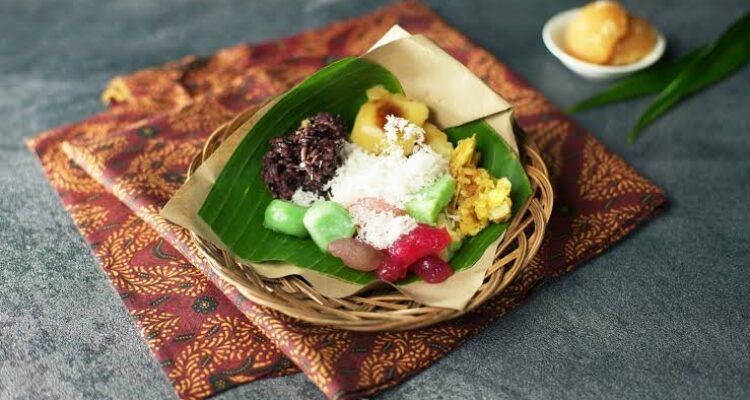 Lenjongan, Jajanan Tradisional Solo yang Kaya Warna dan Rasa