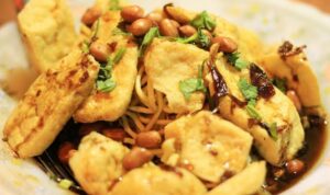 Tahu Kupat Solo, Sajian Tradisional dengan Kuah Gurih yang Lezat