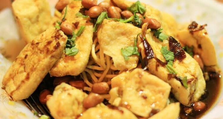Tahu Kupat Solo, Sajian Tradisional dengan Kuah Gurih yang Lezat